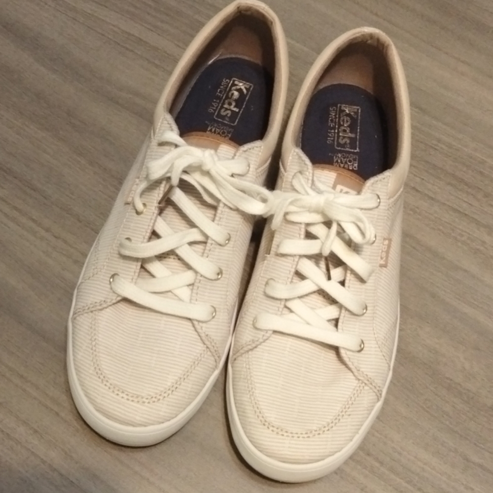 NWOT Tan and White Keds size 9.5